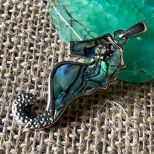 Pendant with abalone stone